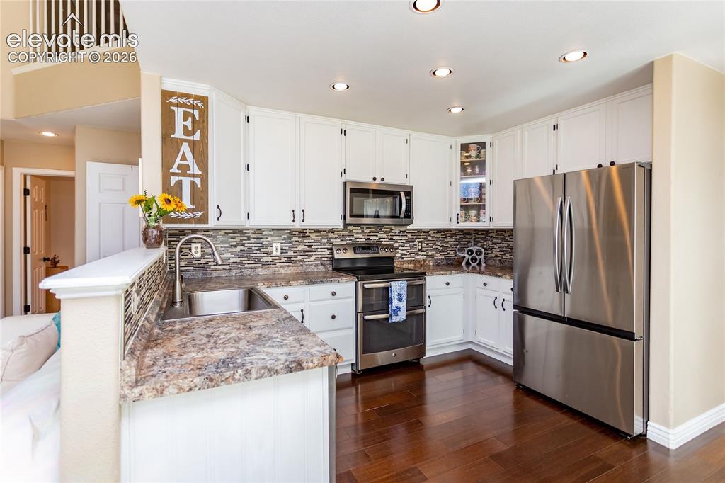 Image 8 of 43: Kitchen
