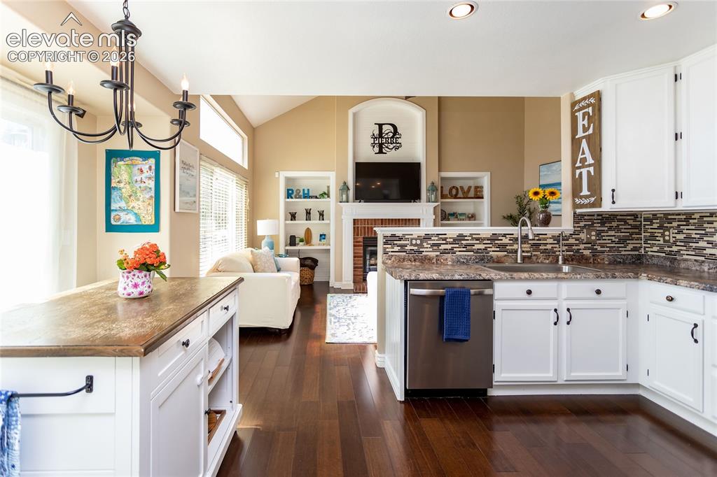 Image 9 of 43: Kitchen