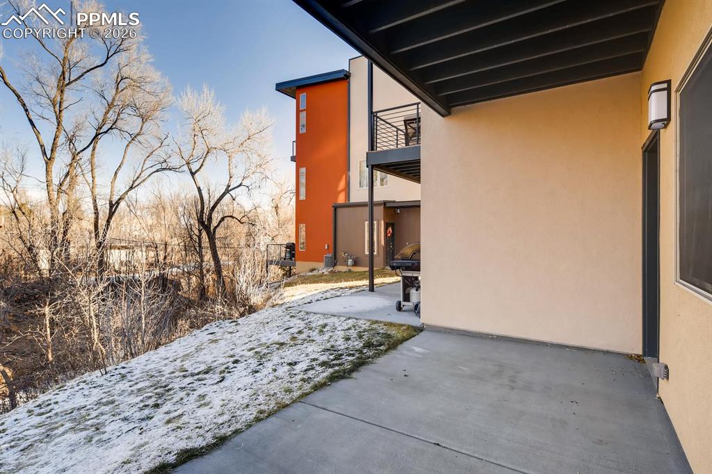 Image 25 of 29: Patio