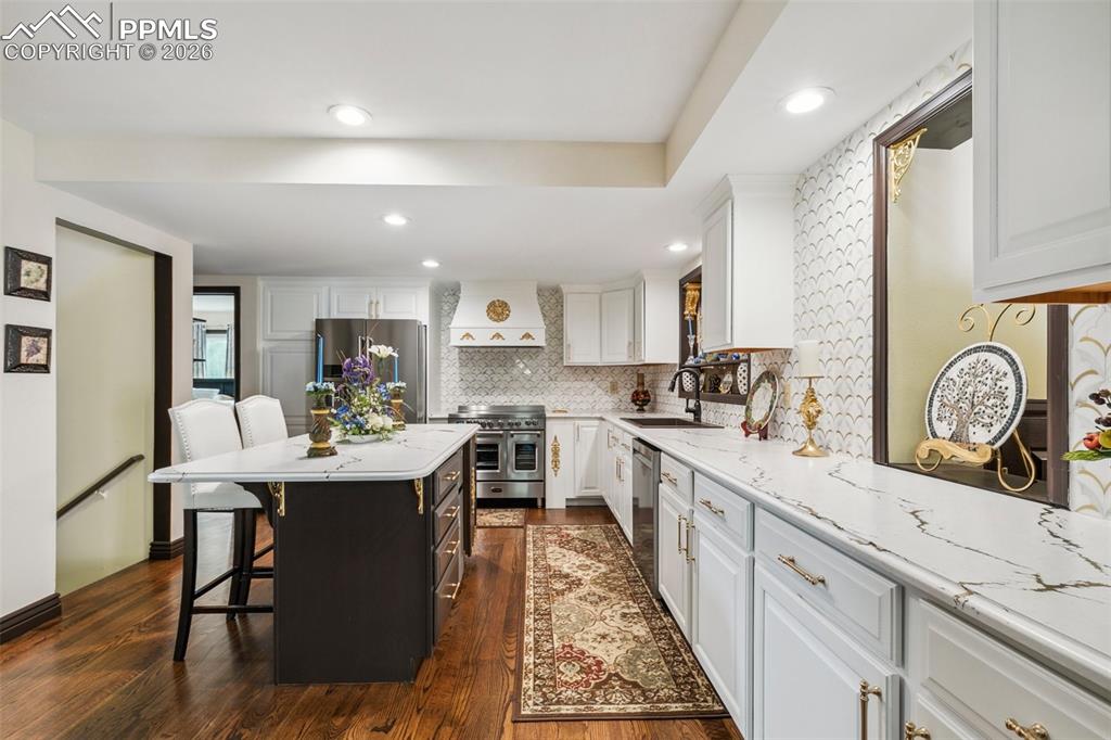 Image 12 of 45: Kitchen