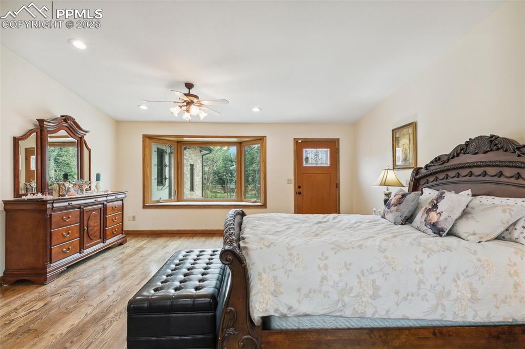 Image 25 of 45: Bedroom