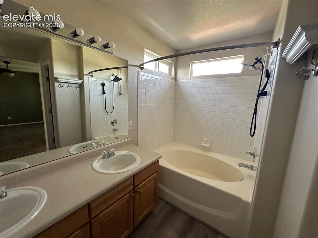 Image 13 of 18: Bathroom