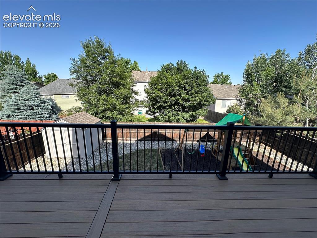 Image 17 of 18: Deck