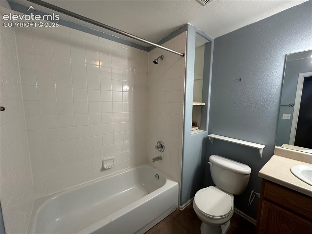 Image 8 of 18: Bathroom
