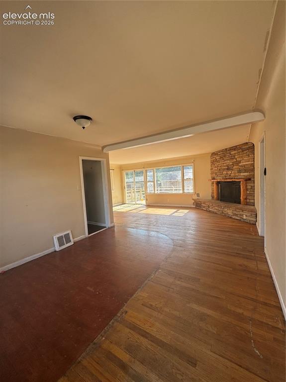 Image 3 of 23: Living Room