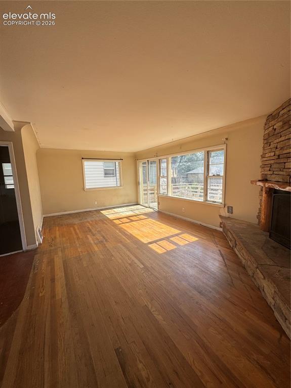 Image 5 of 23: Living Room