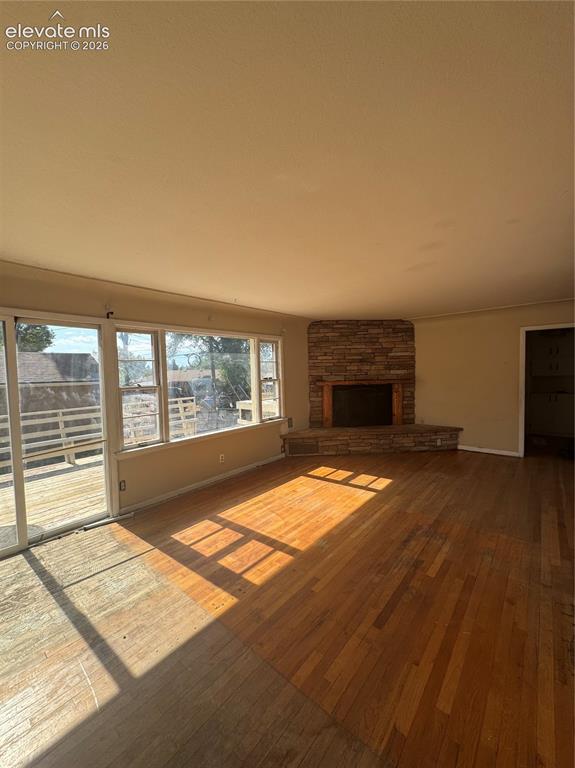 Image 6 of 23: Living Room