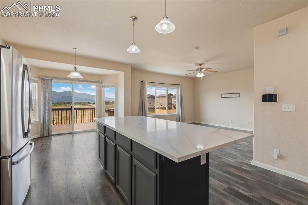 Image 14 of 49: Kitchen