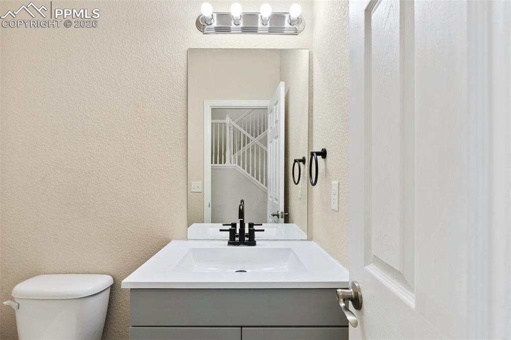 Image 37 of 49: Bathroom