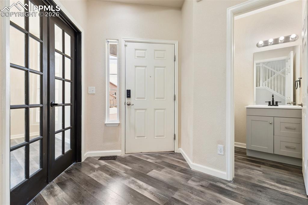 Image 6 of 49: Entry