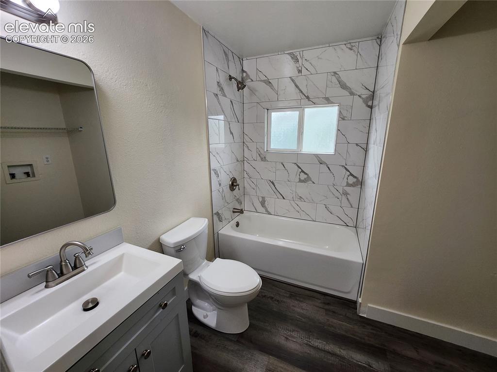Image 11 of 15: Bathroom