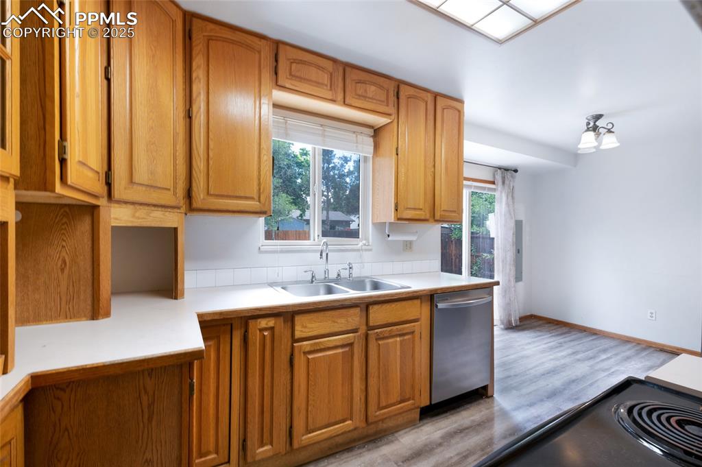 Image 11 of 39: Kitchen