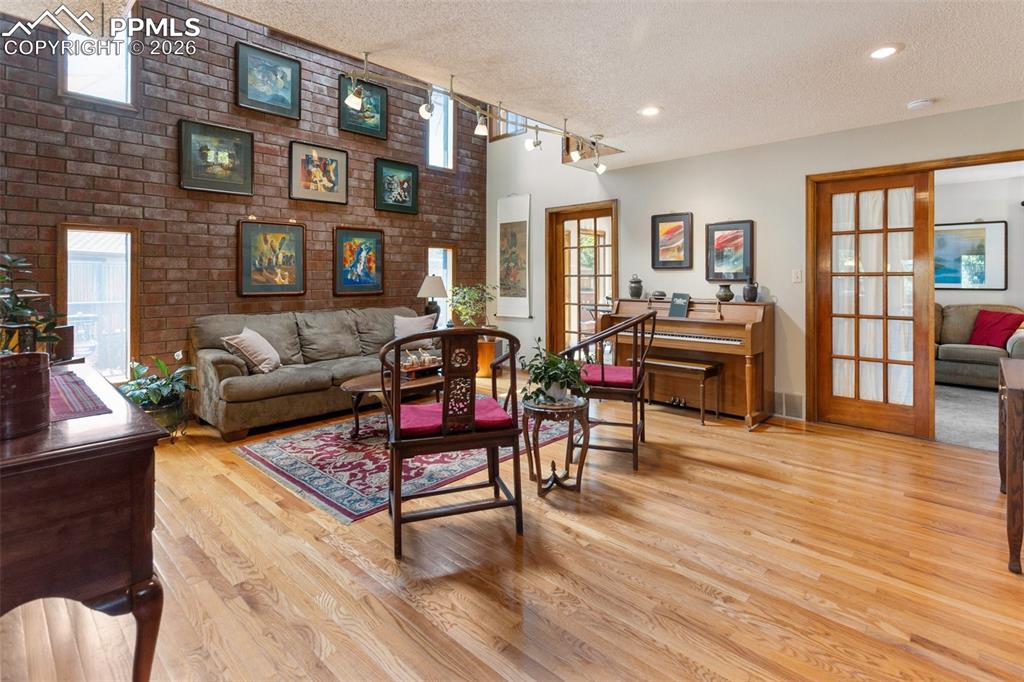 Image 12 of 50: Living Room