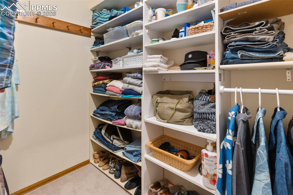 Image 42 of 50: Closet