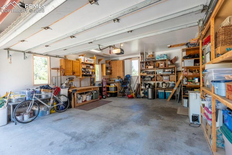 Image 48 of 50: Garage