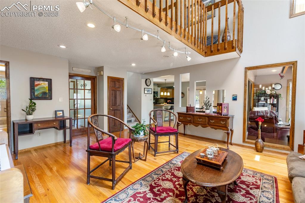 Image 9 of 50: Living Room