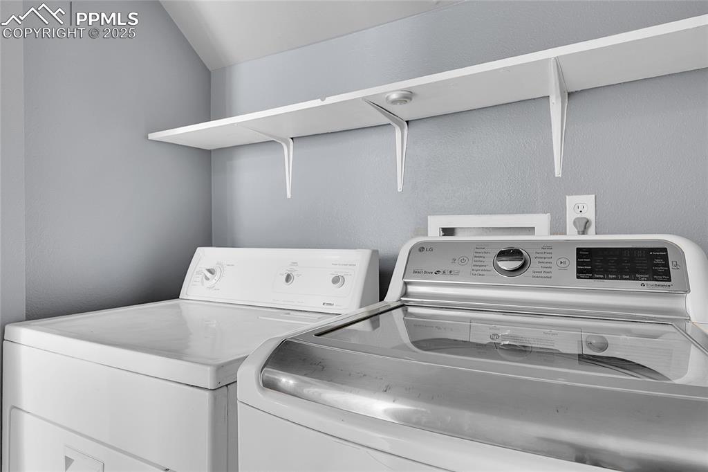 Image 22 of 27: Laundry
