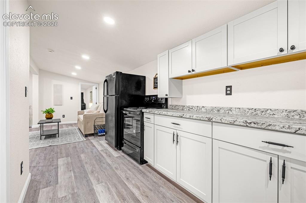 Image 14 of 22: Kitchen
