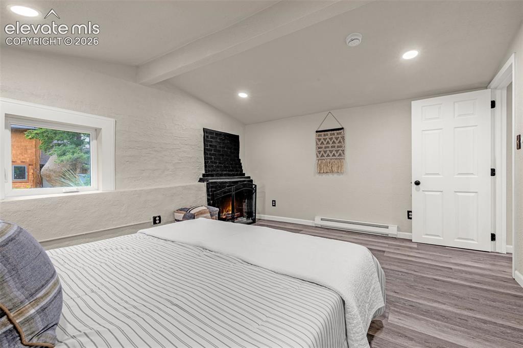 Image 8 of 22: Bedroom