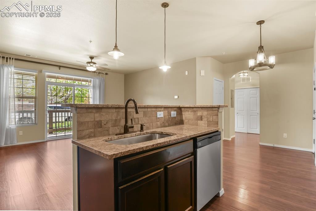 Image 11 of 27: Kitchen
