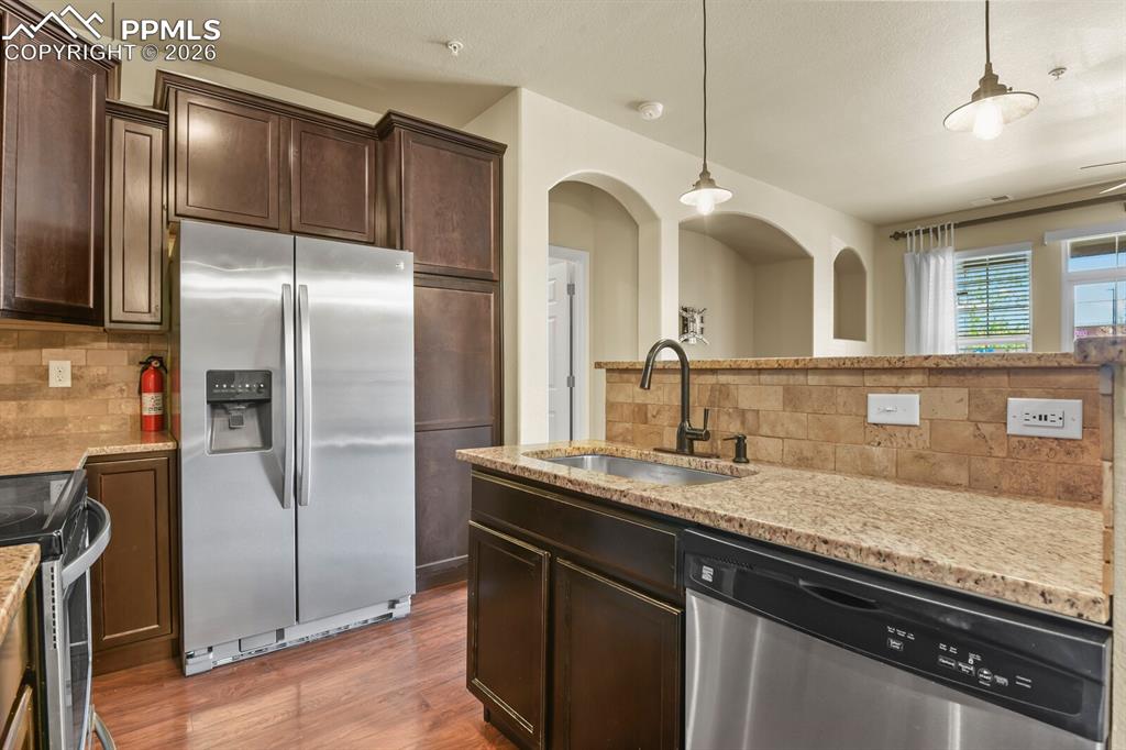 Image 12 of 27: Kitchen