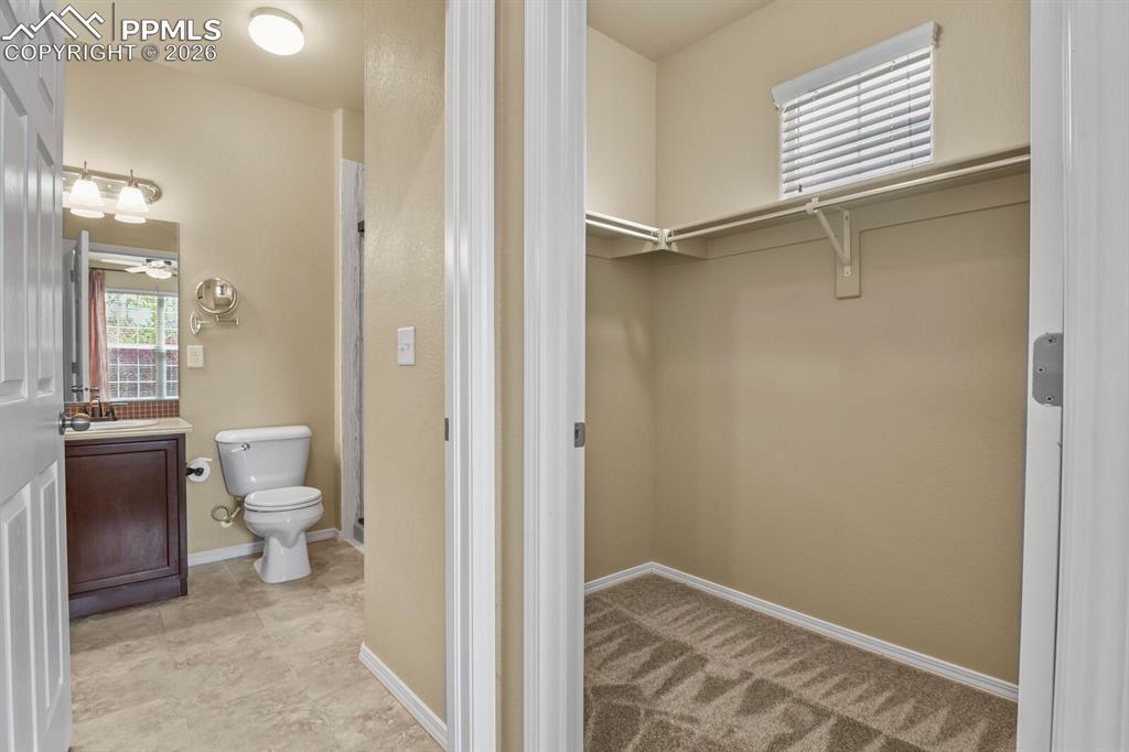 Image 18 of 27: Bathroom