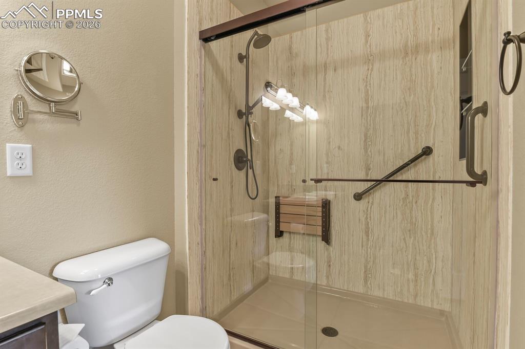 Image 20 of 27: Bathroom