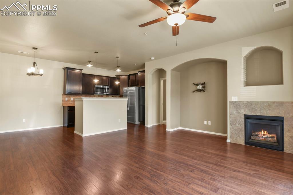 Image 4 of 27: Living Room