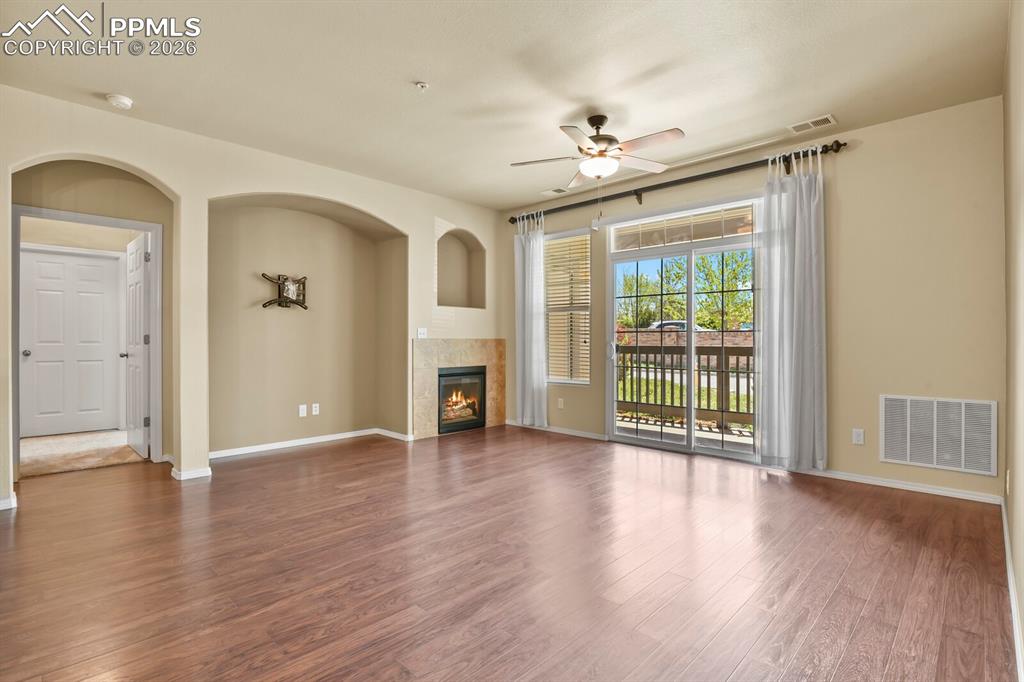 Image 5 of 27: Living Room
