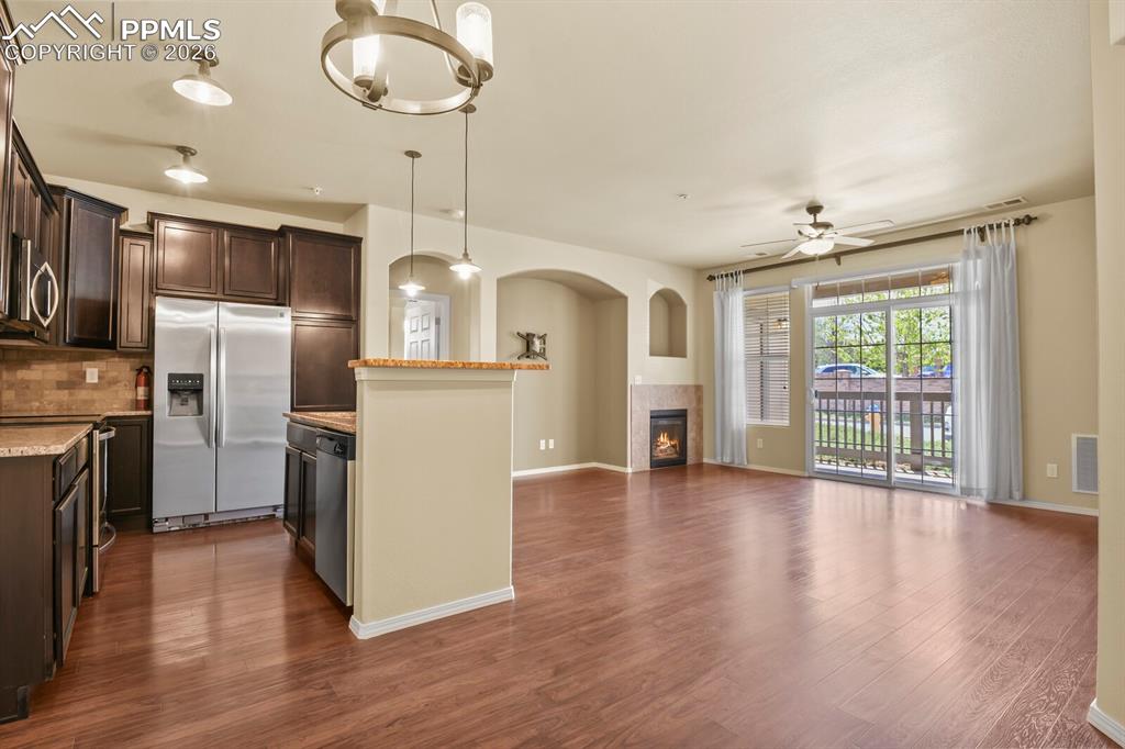 Image 8 of 27: Kitchen