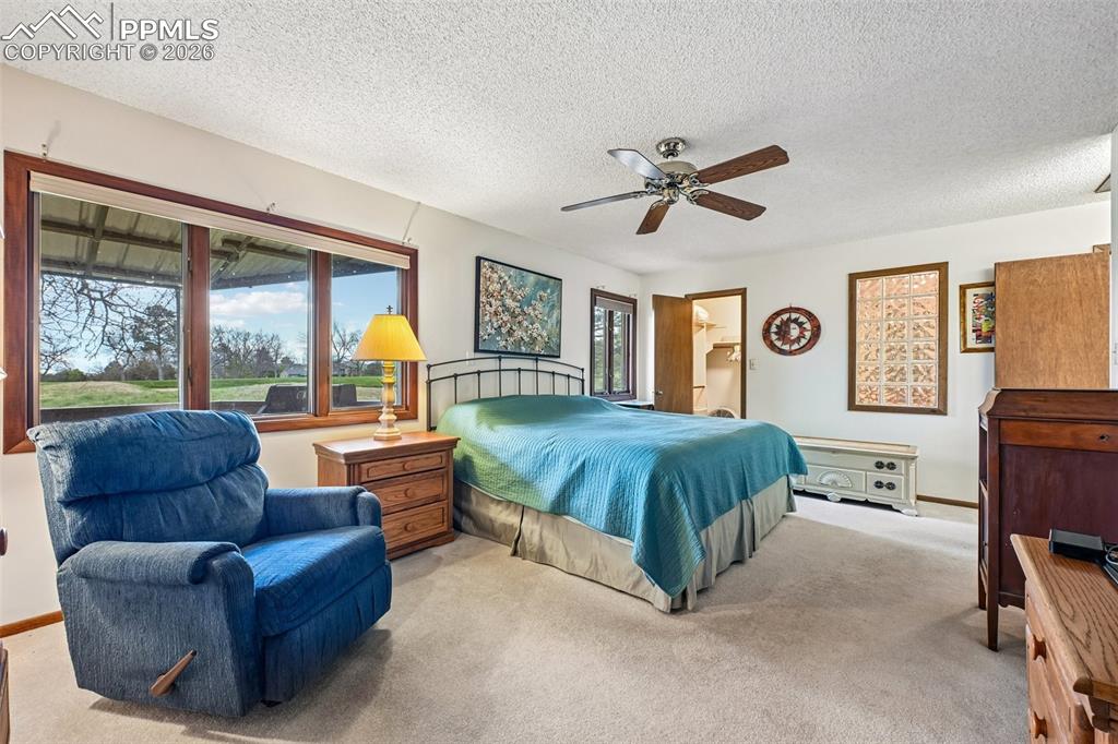 Image 13 of 30: Spacious and comfortable