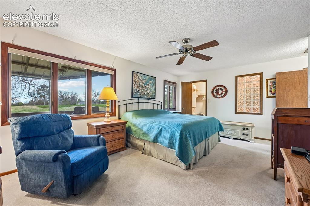 Image 15 of 30: Spacious and comfortable