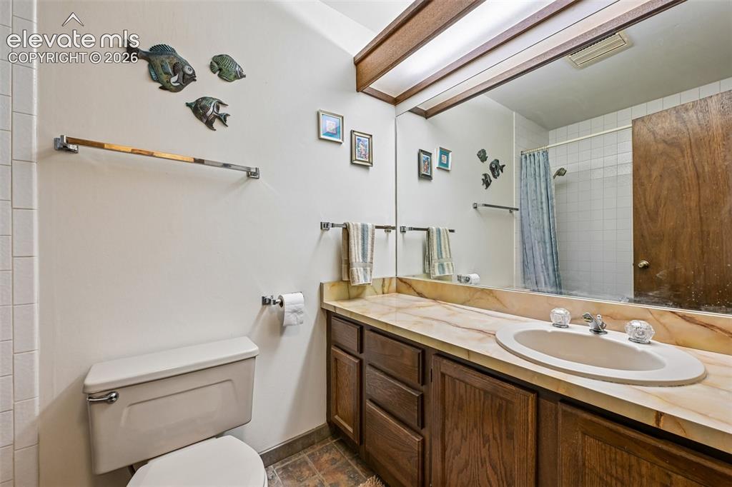 Image 21 of 30: Hall Bathroom