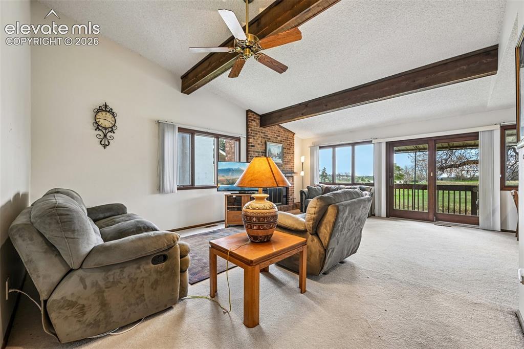 Image 8 of 30: Beautiful wood beams