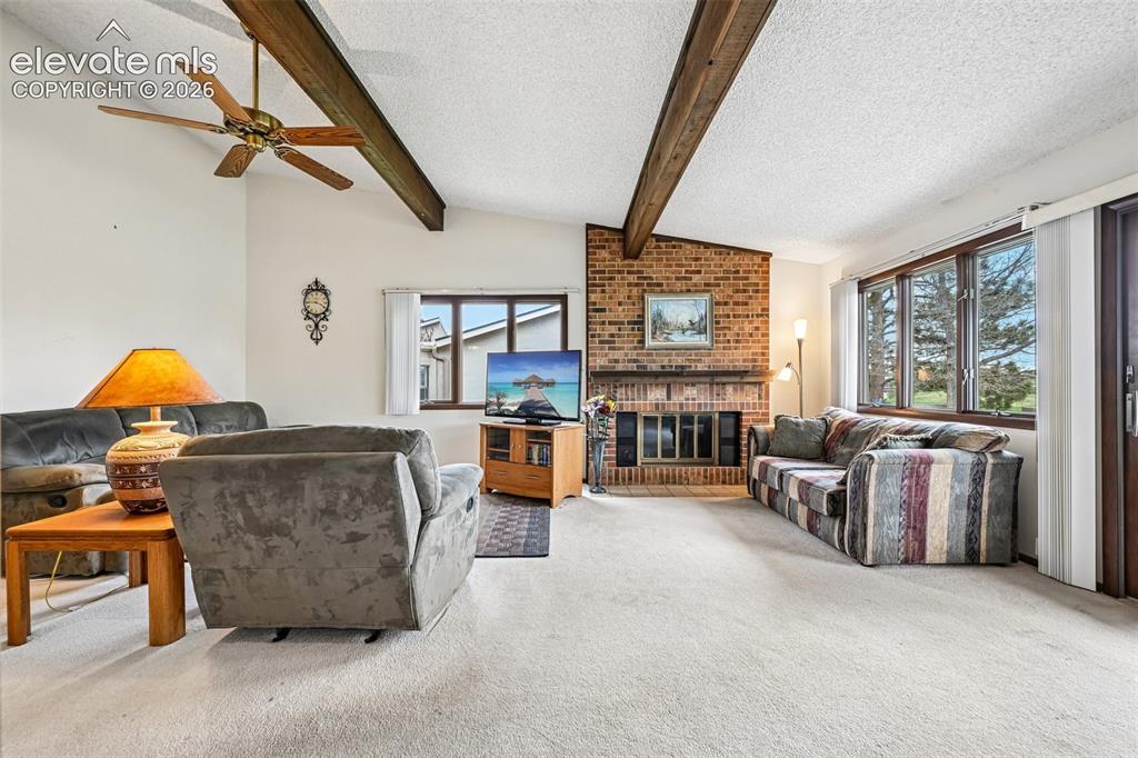 Image 9 of 30: Vaulted ceilings