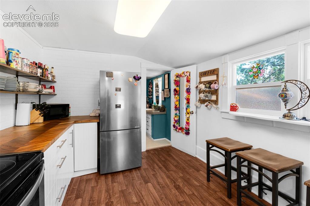 Image 10 of 27: Kitchen