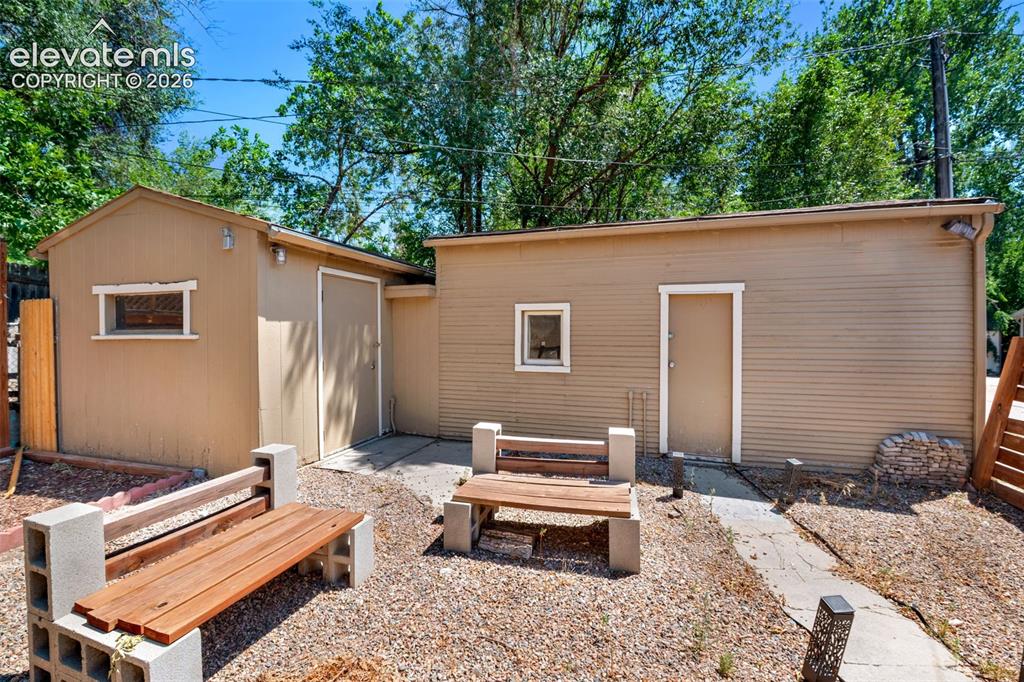 Image 17 of 27: Back of Structure