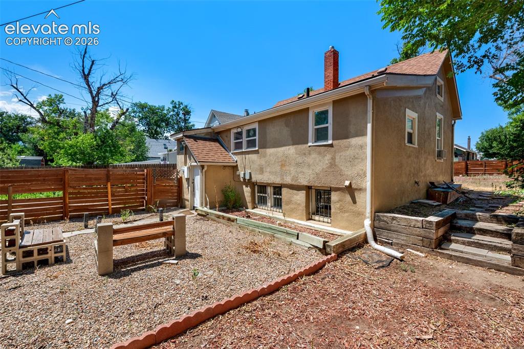 Image 18 of 27: Back of Structure