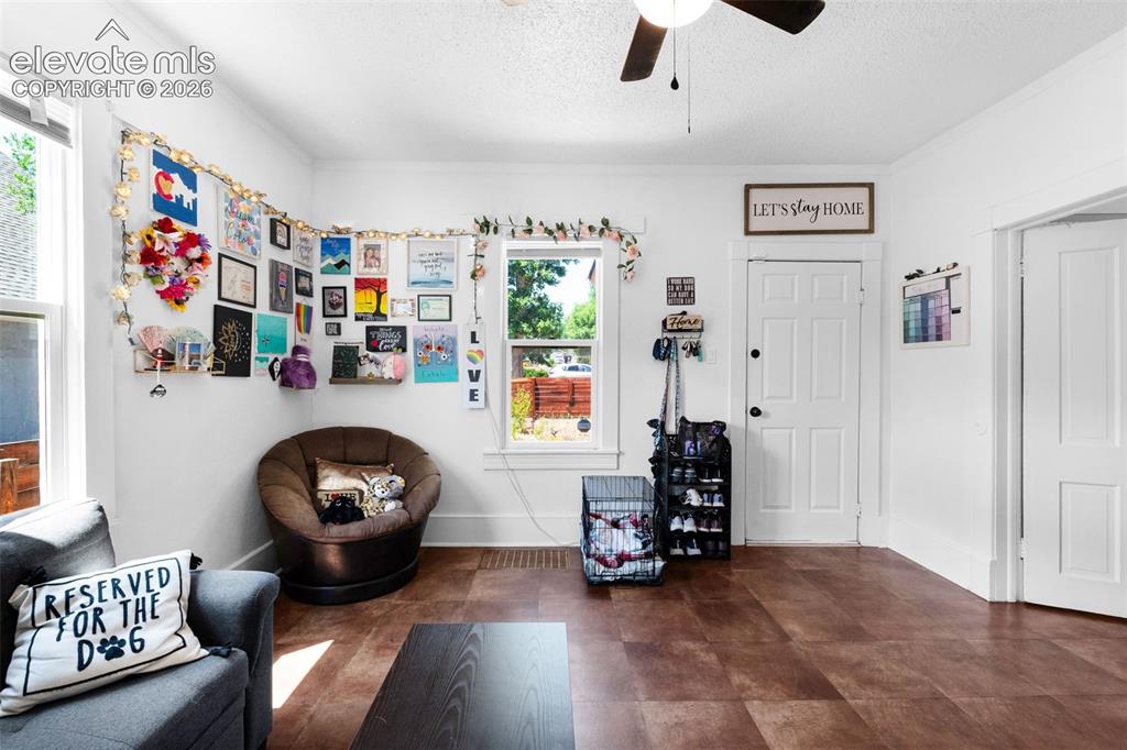 Image 5 of 27: Sitting Room