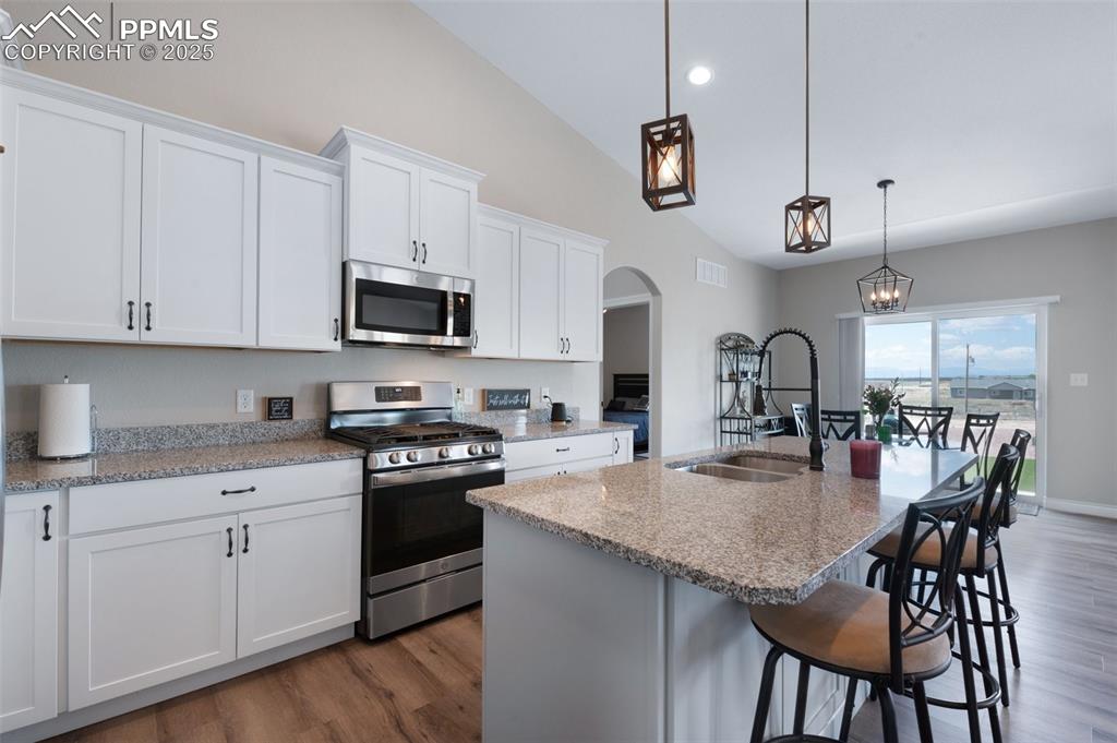 Image 10 of 34: Kitchen