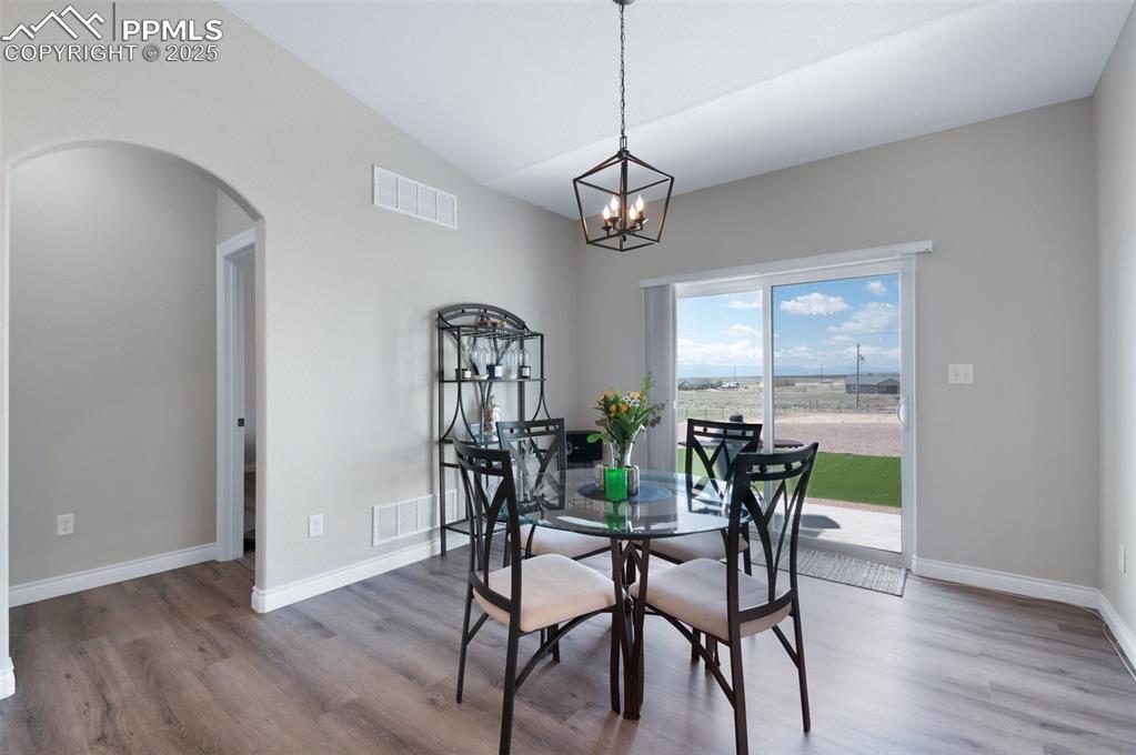 Image 12 of 34: Dining Area