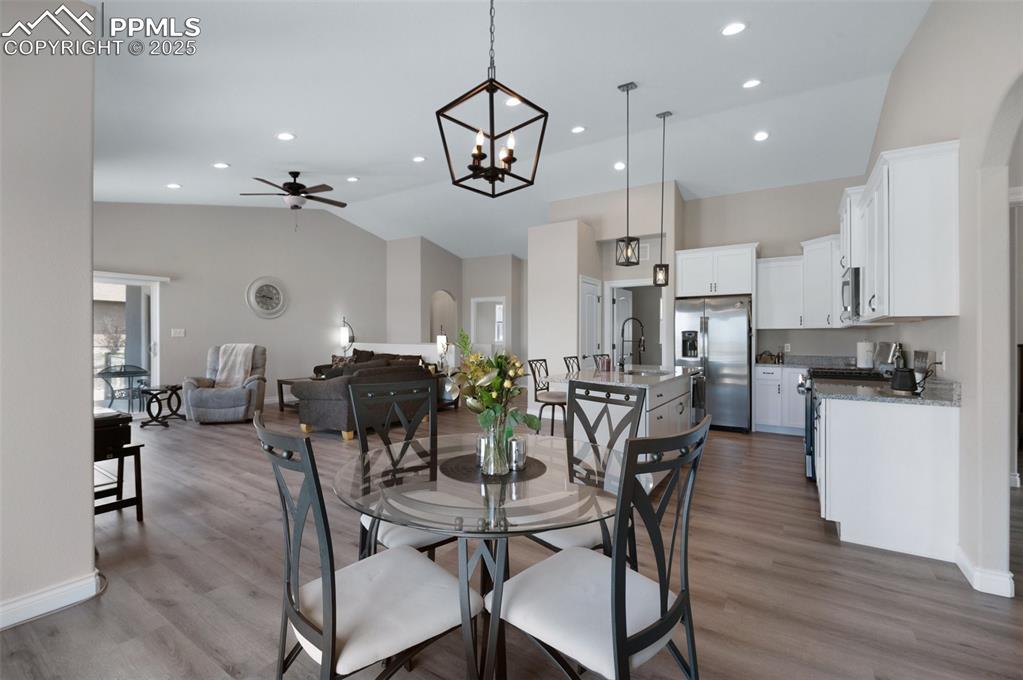 Image 13 of 34: Dining Area