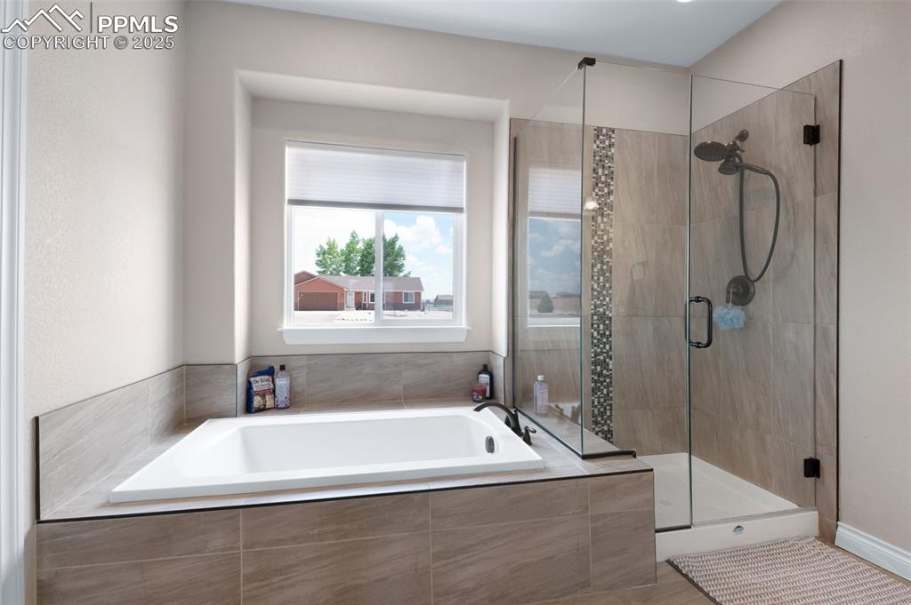 Image 16 of 34: Bathroom