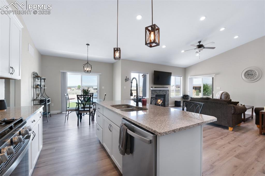 Image 9 of 34: Kitchen
