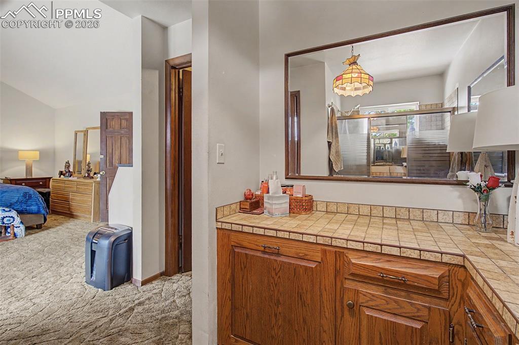 Image 18 of 34: Bathroom