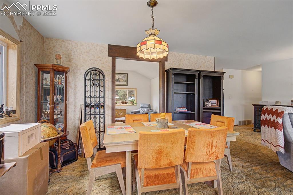 Image 7 of 34: Dining Area