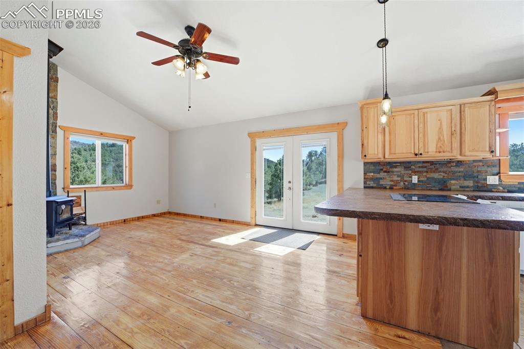 Image 6 of 28: Kitchen