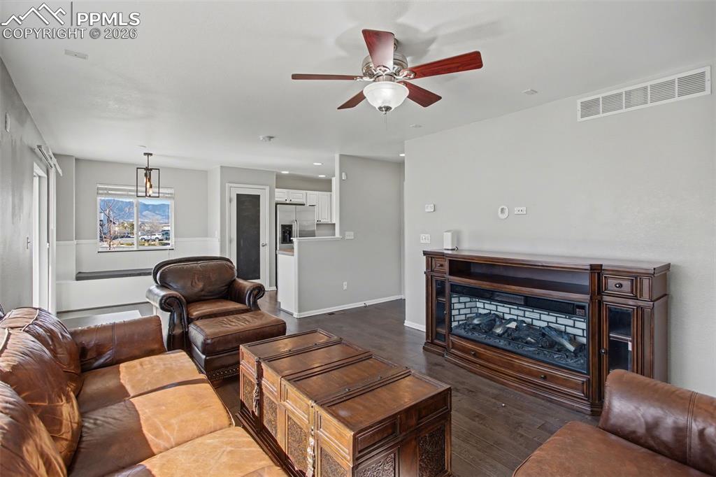 Image 10 of 36: Tons of Natural Light 