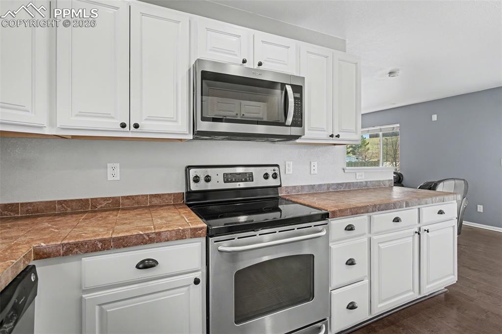 Image 14 of 36: Kitchen