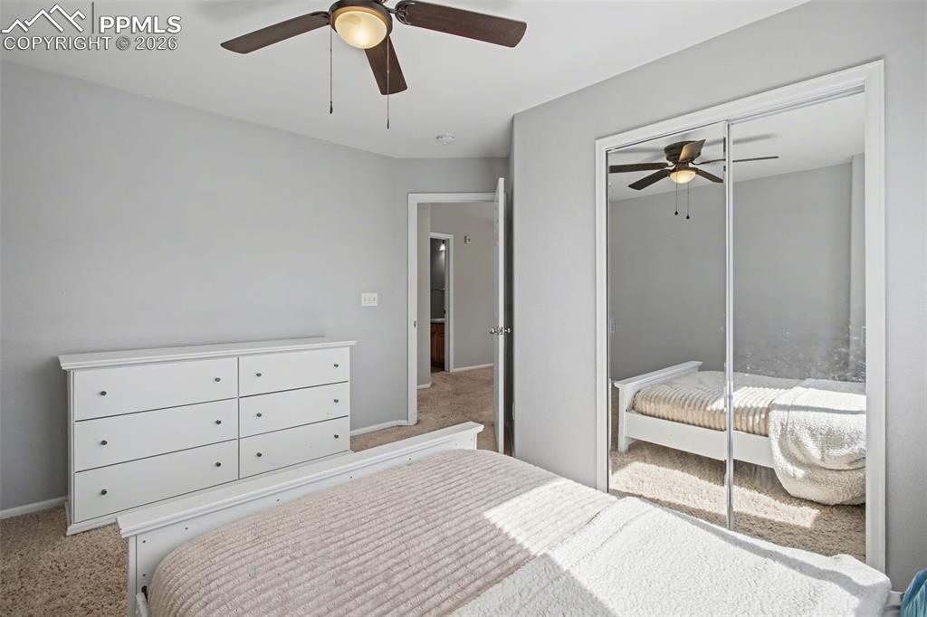 Image 29 of 36: Bedroom